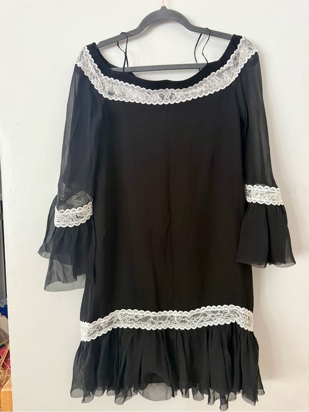 EUC Alice + Olivia Willie Silk & Lace Off-The-Shoulder Mini Dress - Black/White